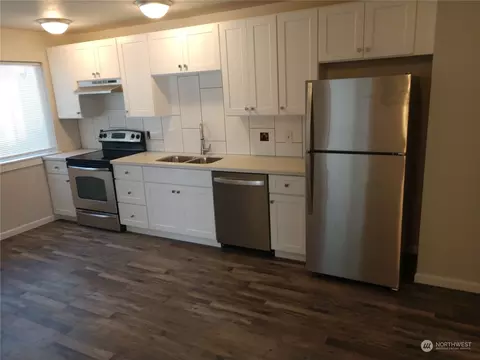 Kitchen - 1902 Rockefeller Ave, Everett, WA 98201 photo 1 of 2
