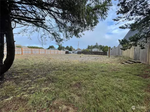 521 Ocean Shores Blvd SW, Ocean Shores, WA 98569