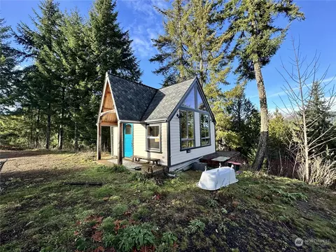 8507 Mckenny Ln SW, Olympia, WA 98512