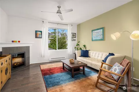 6416 Highpoint Dr SW, Seattle, WA 98126