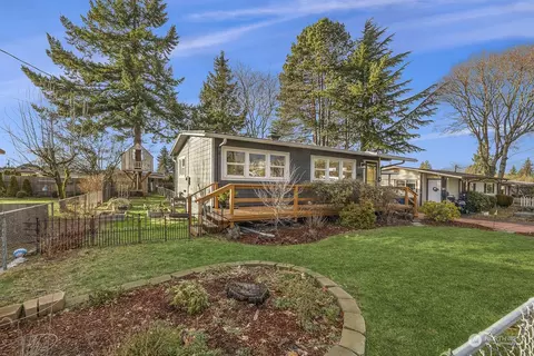 807 Edmonds Ave NE, Renton, WA 98056