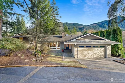 1590 Sycamore Dr SE, Issaquah, WA 98027