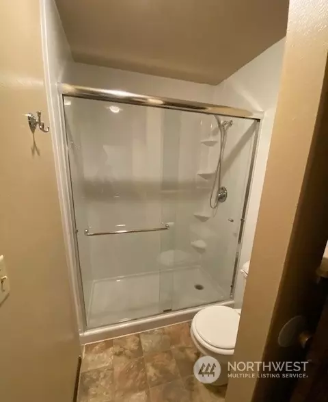 Bath - 923 57th St SE, Everett, WA 98203 photo 2 of 3