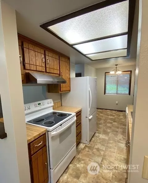 Kitchen - 923 57th St SE, Everett, WA 98203 photo 1 of 2