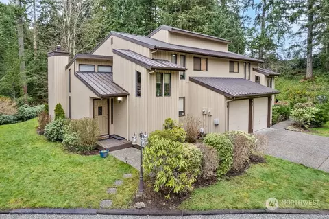 Exterior - 923 57th St SE, Everett, WA 98203 photo 2 of 7