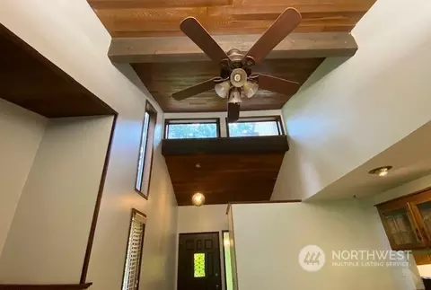Entry Way - 923 57th St SE, Everett, WA 98203 photo 1 of 2