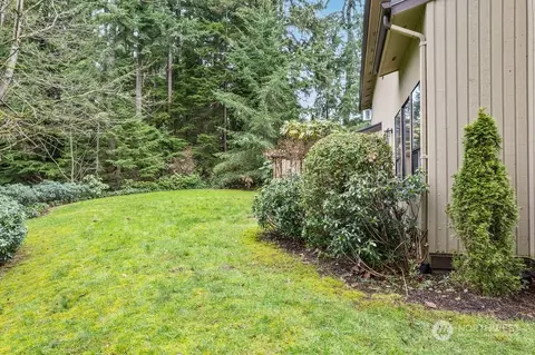 Exterior - 923 57th St SE, Everett, WA 98203 photo 6 of 7