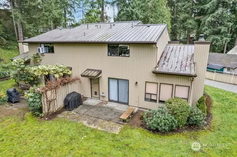Exterior - 923 57th St SE, Everett, WA 98203 photo 4 of 7