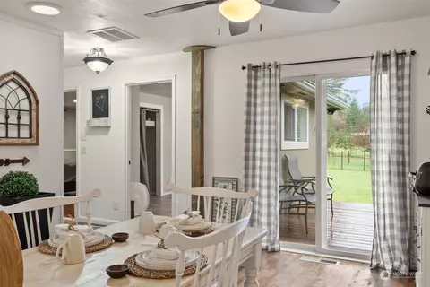 Dining - 529 Ostman Rd, Raymond, WA 98577 photo 2 of 2