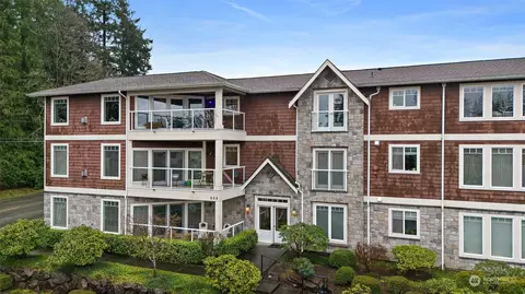 658 Glen St #102, Edmonds, WA 98020