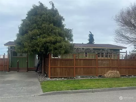 1023 E 8th St, Port Angeles, WA 98362