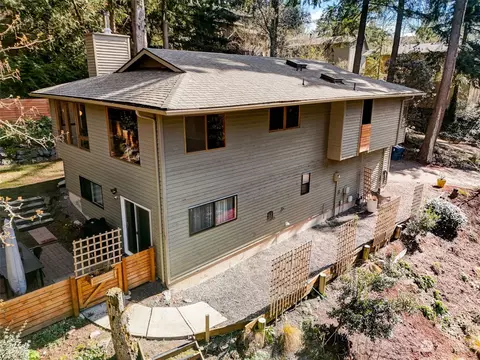 Exterior - 8825 Shell Pl, Edmonds, WA 98026 photo 7 of 10