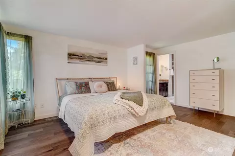 Bedroom - 8825 Shell Pl, Edmonds, WA 98026 photo 6 of 6