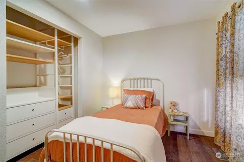 Bedroom - 8825 Shell Pl, Edmonds, WA 98026 photo 2 of 6