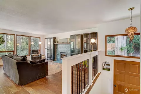 Entry Way - 8825 Shell Pl, Edmonds, WA 98026 photo 1 of 2