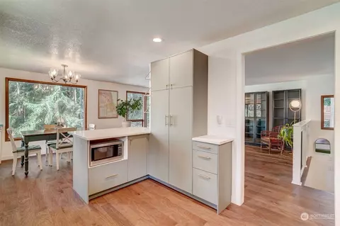 Kitchen - 8825 Shell Pl, Edmonds, WA 98026 photo 4 of 4
