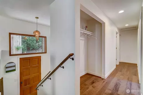Entry Way - 8825 Shell Pl, Edmonds, WA 98026 photo 2 of 2