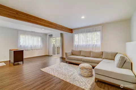 Living - 8825 Shell Pl, Edmonds, WA 98026 photo 4 of 5
