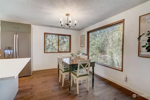 Dining - 8825 Shell Pl, Edmonds, WA 98026 photo 1 of 3