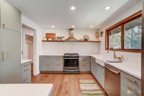 Kitchen - 8825 Shell Pl, Edmonds, WA 98026 photo 1 of 4