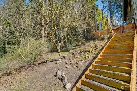 Exterior - 8825 Shell Pl, Edmonds, WA 98026 photo 6 of 10
