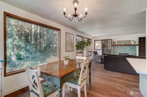 Dining - 8825 Shell Pl, Edmonds, WA 98026 photo 3 of 3