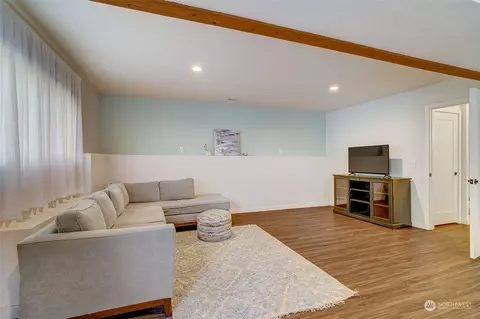 Living - 8825 Shell Pl, Edmonds, WA 98026 photo 5 of 5