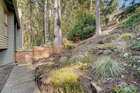 Exterior - 8825 Shell Pl, Edmonds, WA 98026 photo 2 of 10