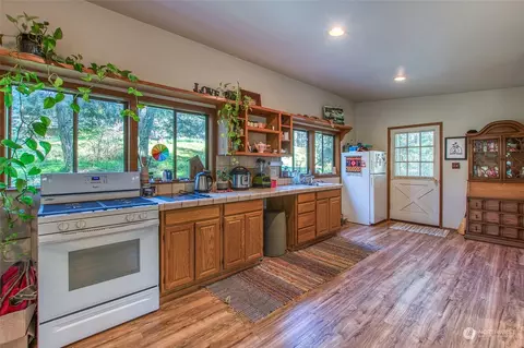 Kitchen - 153 Exton Rd, Eastsound, WA 98245 photo 3 of 3