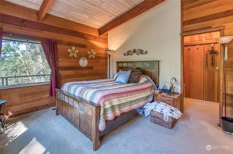 Bedroom - 153 Exton Rd, Eastsound, WA 98245 photo 2 of 5