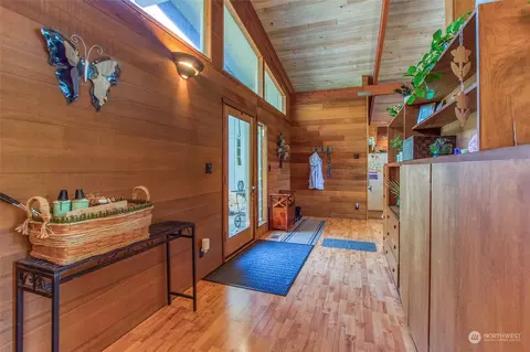 Entry Way - 153 Exton Rd, Eastsound, WA 98245 photo 1 of 2
