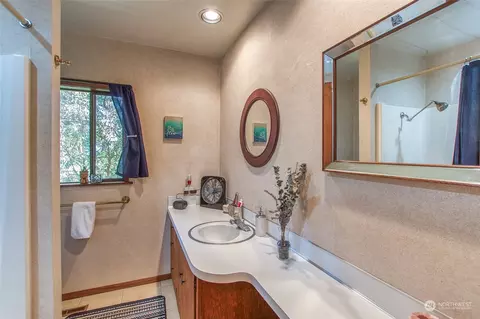 Bath - 153 Exton Rd, Eastsound, WA 98245 photo 2 of 3