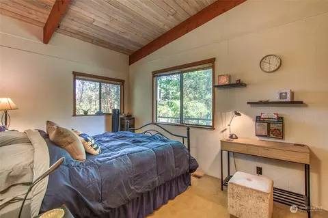Bedroom - 153 Exton Rd, Eastsound, WA 98245 photo 3 of 5
