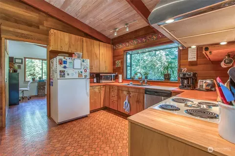 Kitchen - 153 Exton Rd, Eastsound, WA 98245 photo 2 of 3