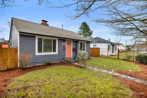 8448 Seward Park Ave S, Seattle, WA 98118