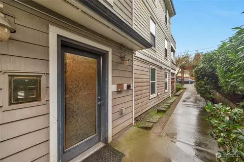 10549 Stone Ave N #304, Seattle, WA 98133