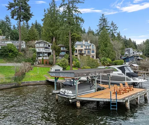 11615 Holmes Point Dr NE, Kirkland, WA 98034