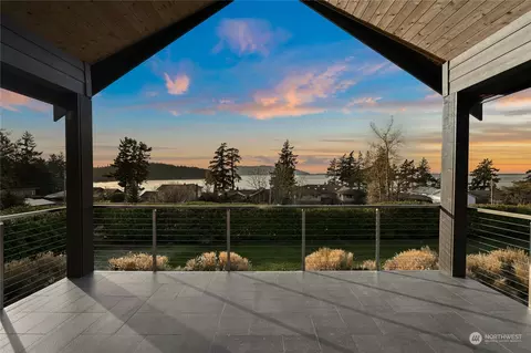 873 Chuckanut Dr, Bellingham, WA 98229