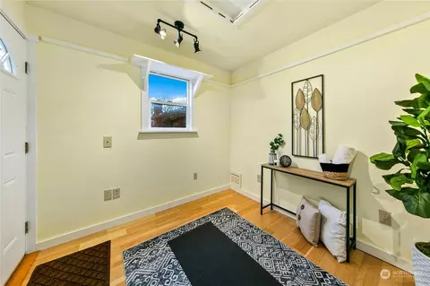 722 N 73rd St, Seattle, WA 98103 photo 25