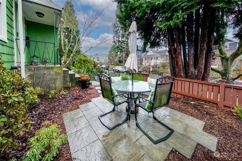722 N 73rd St, Seattle, WA 98103 photo 3