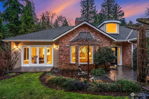 7675 NE 14th St, Medina, WA 98039