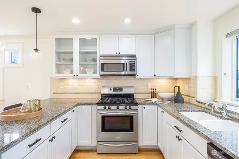 106 17th Ave #A, Seattle, WA 98122 photo 9