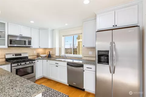 106 17th Ave #A, Seattle, WA 98122 photo 8