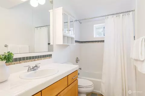 106 17th Ave #A, Seattle, WA 98122 photo 25