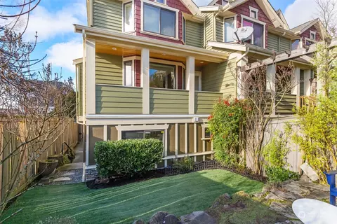 106 17th Ave #A, Seattle, WA 98122
