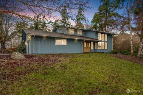 827 SW Fairhaven Dr, Oak Harbor, WA 98277