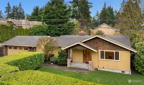 2107 109th Ave SE, Bellevue, WA 98004