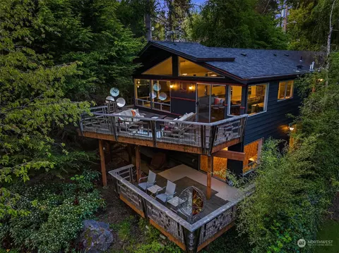 9515 Sand Point Way NE, Seattle, WA 98115