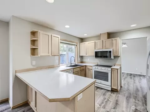 Kitchen - 12433 52nd Dr SE, Everett, WA 98208 photo 2 of 7
