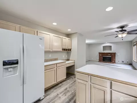 Kitchen - 12433 52nd Dr SE, Everett, WA 98208 photo 4 of 7